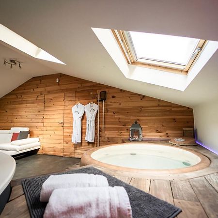 Le Lov'T - Suite Avec Jacuzzi Spontin エクステリア 写真