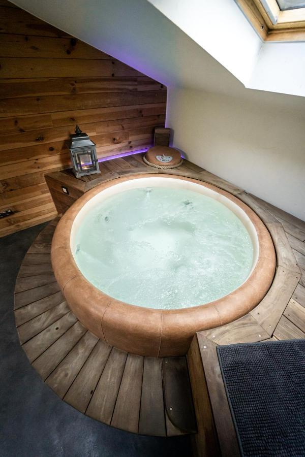 Le Lov'T - Suite Avec Jacuzzi Spontin エクステリア 写真