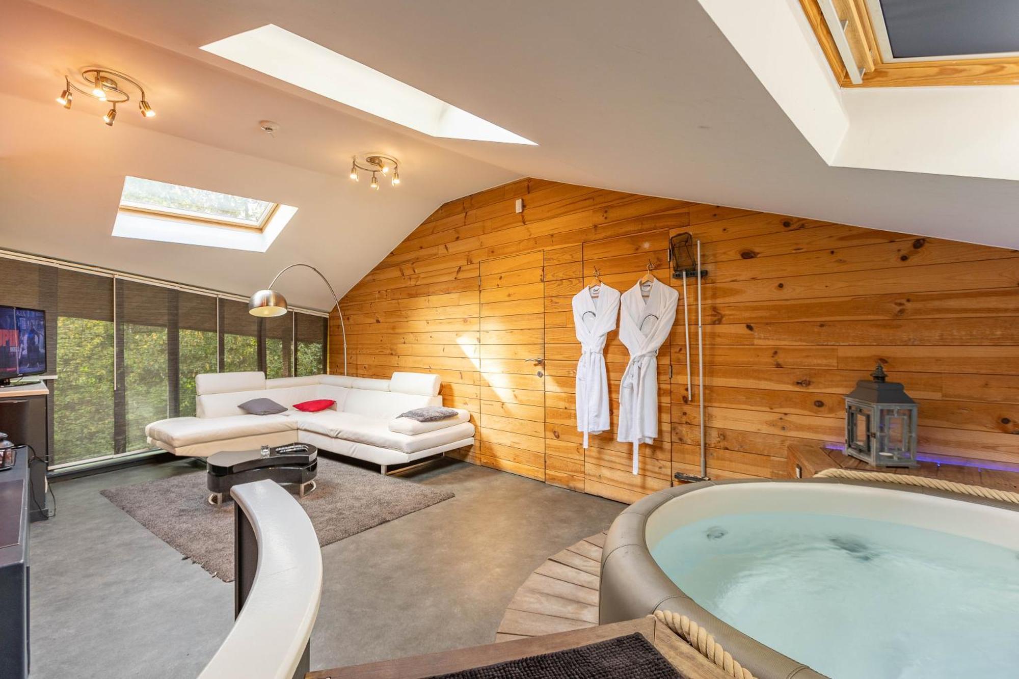 Le Lov'T - Suite Avec Jacuzzi Spontin エクステリア 写真